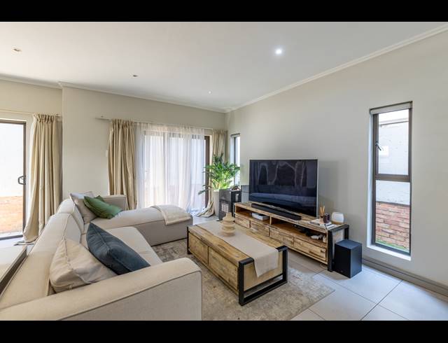 3 BEDROOM HOUSE FOR SALE IN BRYANSTON